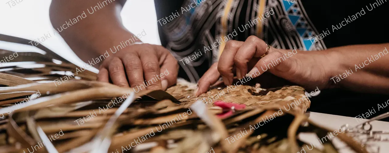 Hands weaving