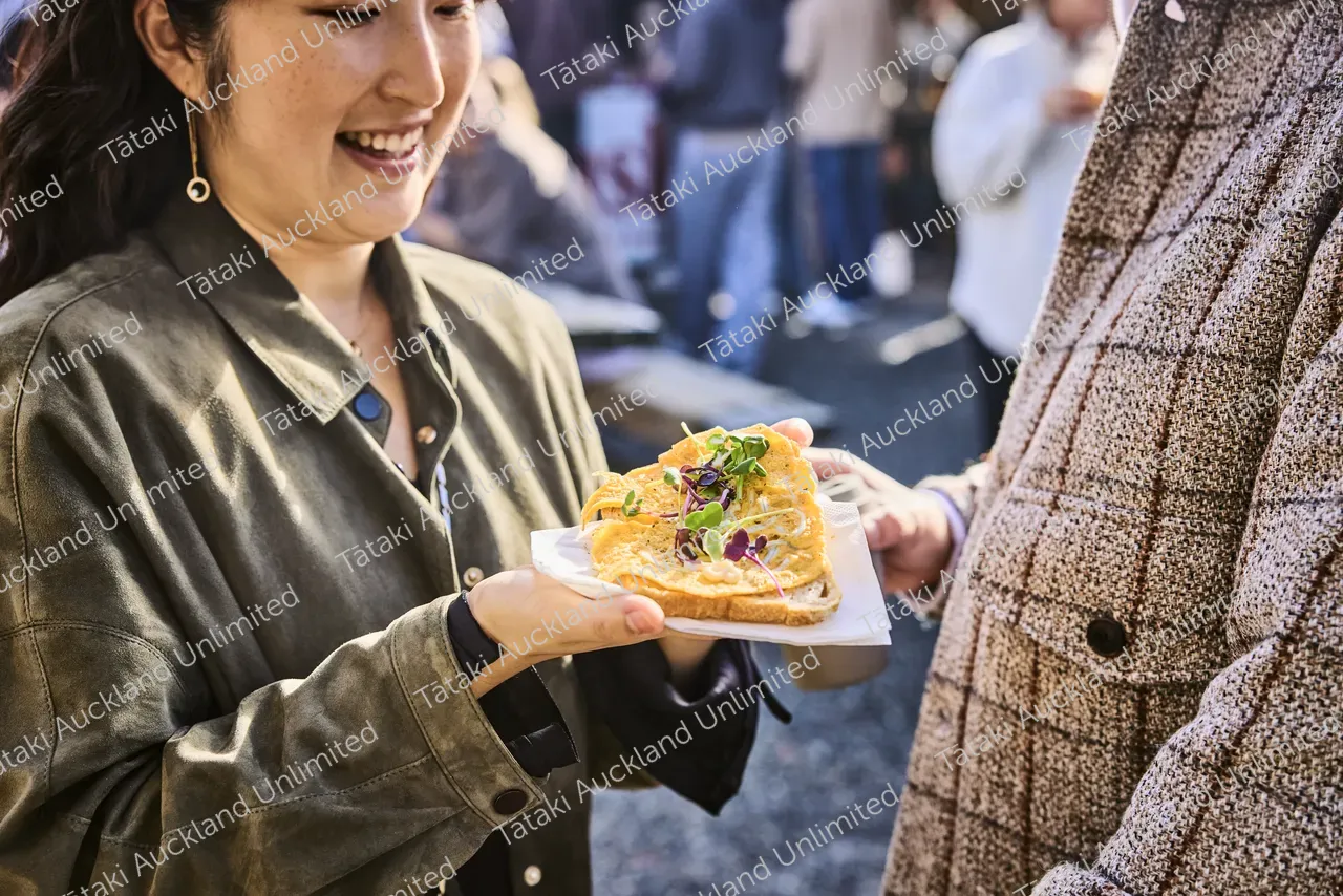 Couple explore Matakana Markets 7