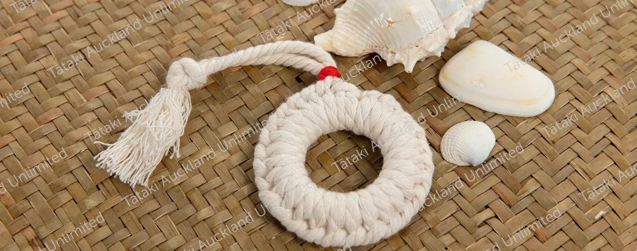 mini rope with shells in background
