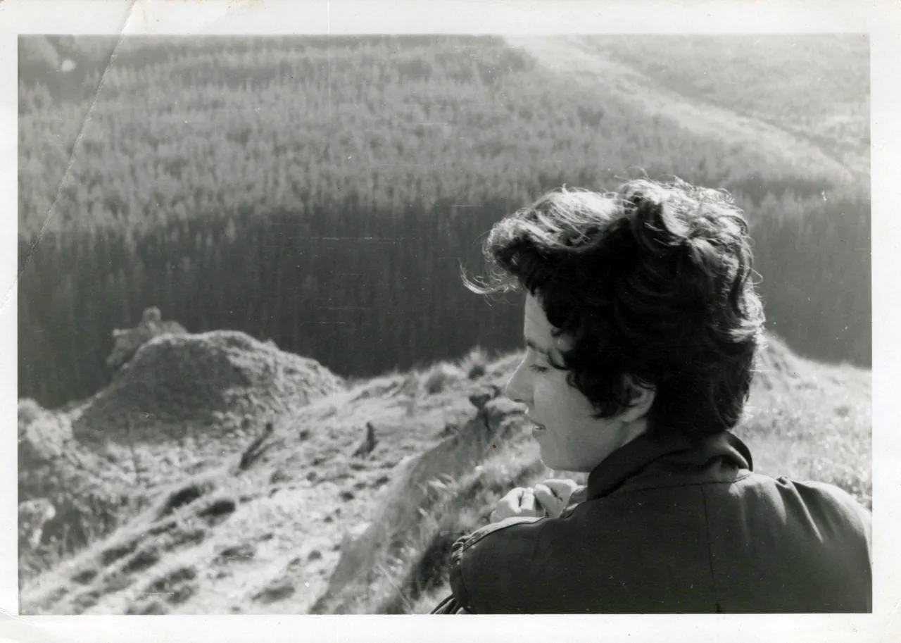 Sue at Muriwhai Hills_0001_a