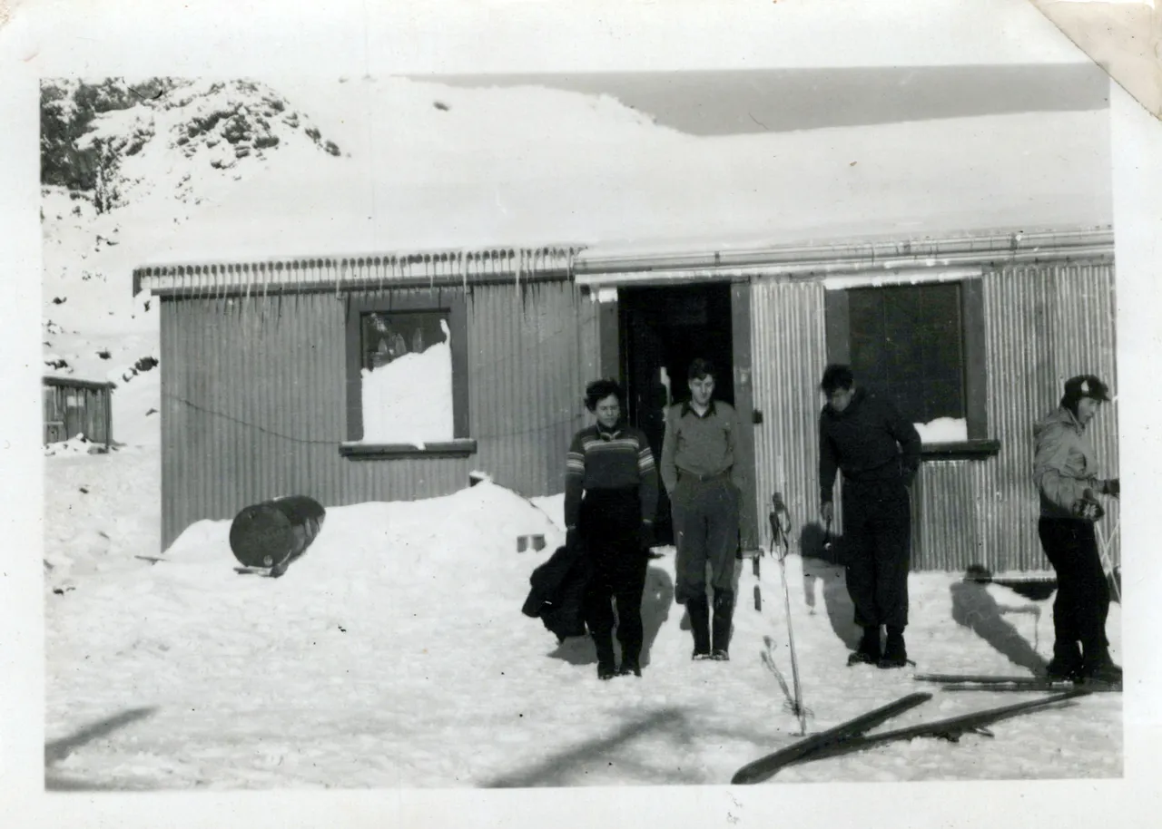 1953_Sue Mt Ruapehu_0002_a