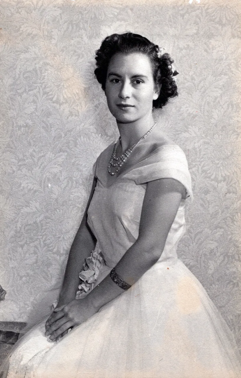 1941_Sue as Debutant in Pink Dress_0001_a