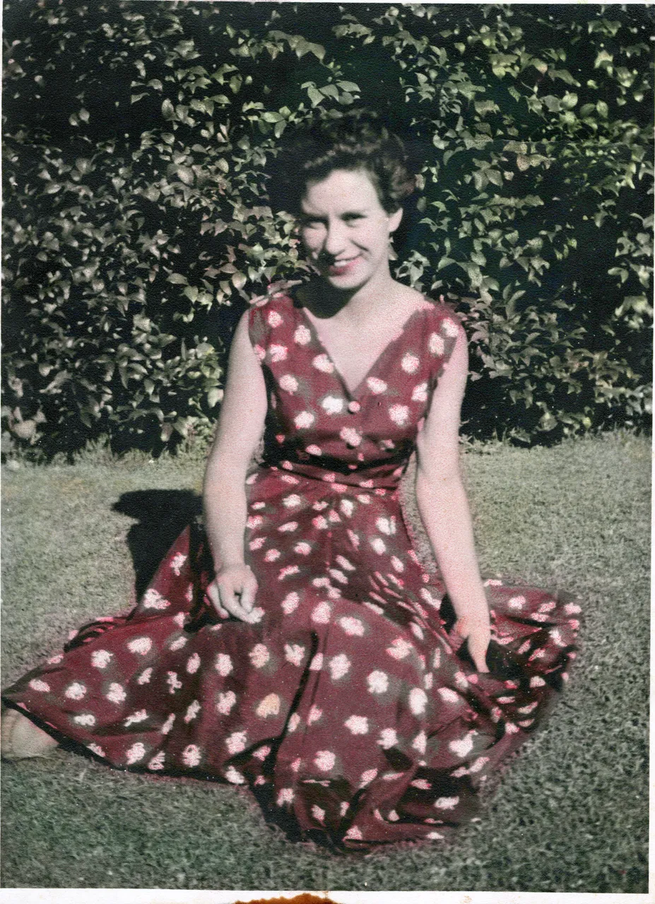 Sue Vaassen a young lady_0002_a