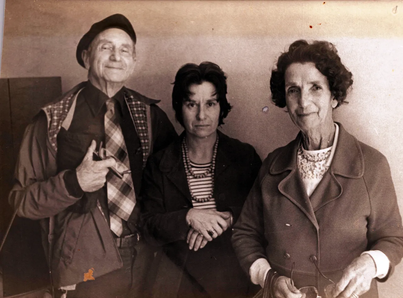 Stan Sue and Raye Renshaw_0001_a