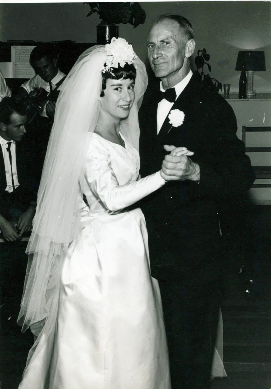 1962_Sues and Rob Wedding day_0003_a