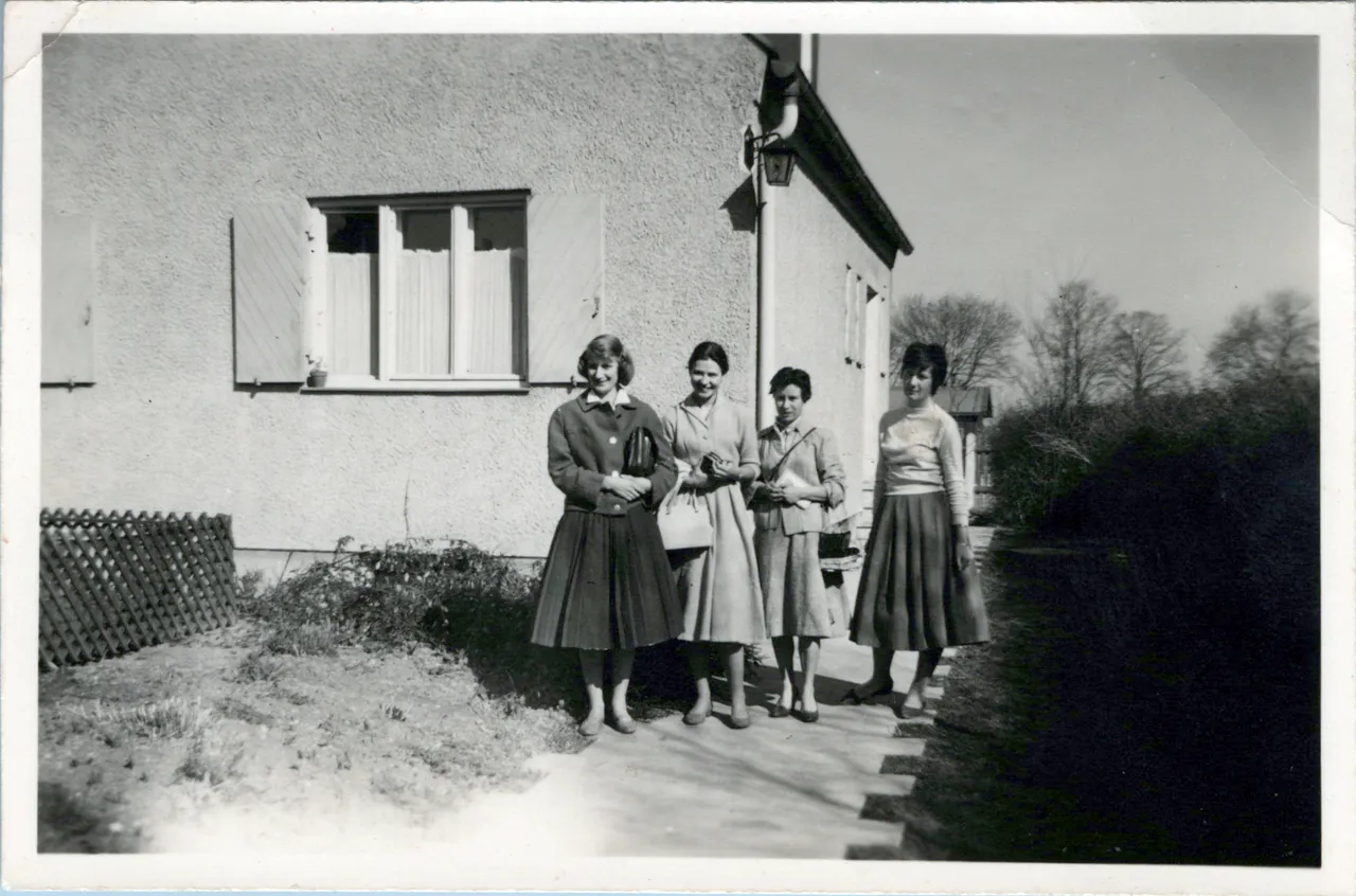 1950s_Sue with Jan Munich_0001_a