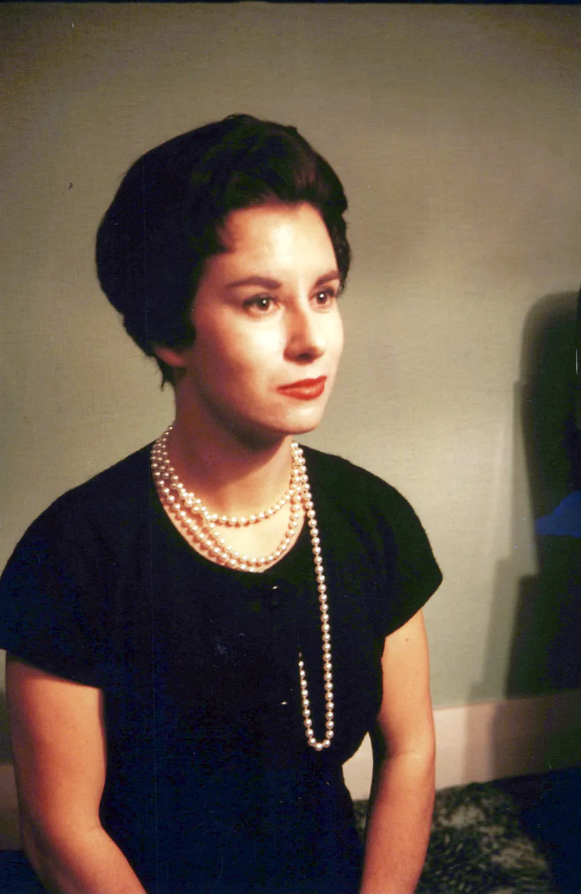 Sue Vaassen a young lady_0001_a