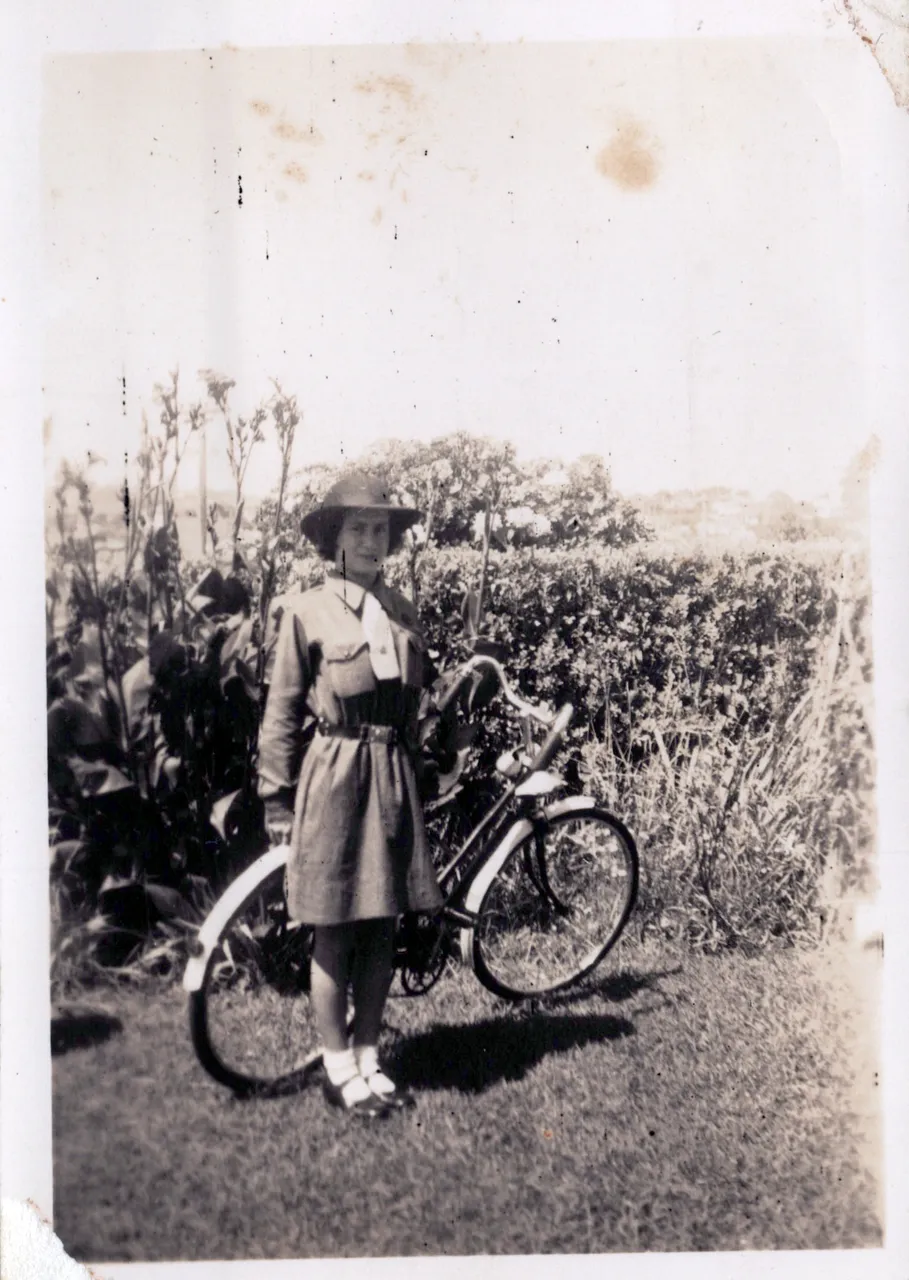 1949_Sue Girl Guides-a