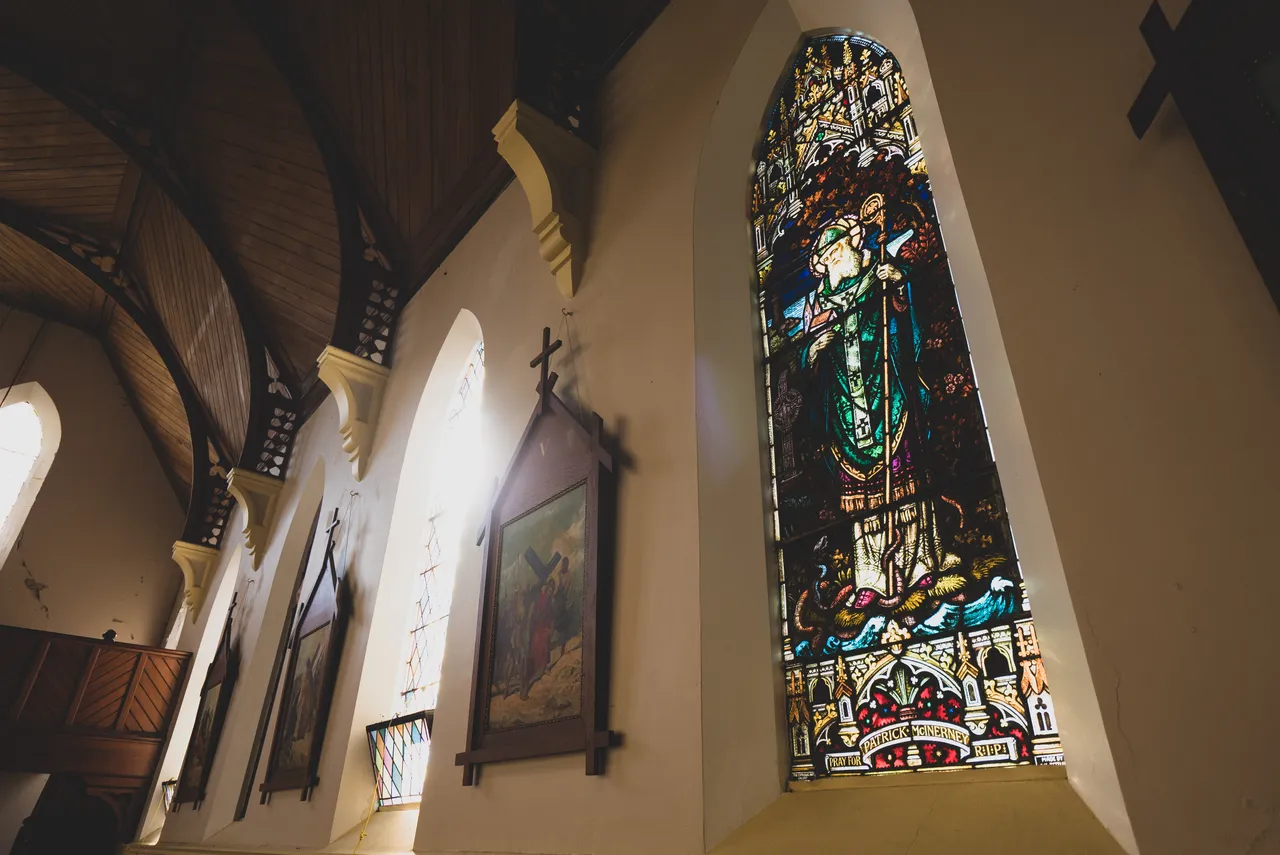 Stained glass window 