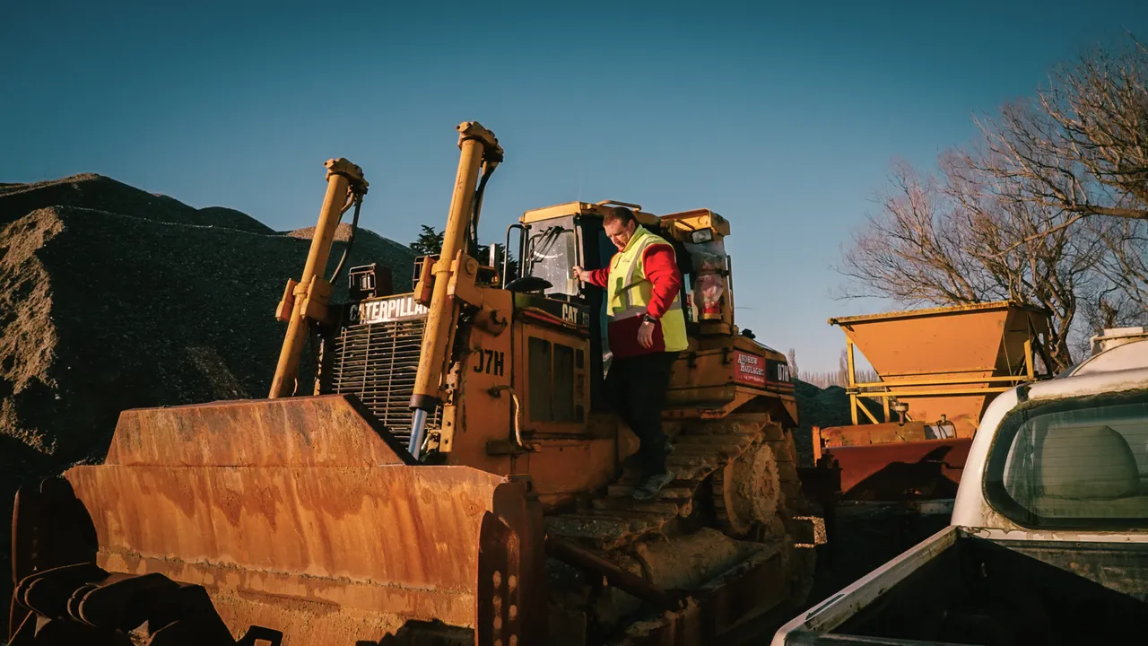 0825-Clutha-Andrew Haulage-16