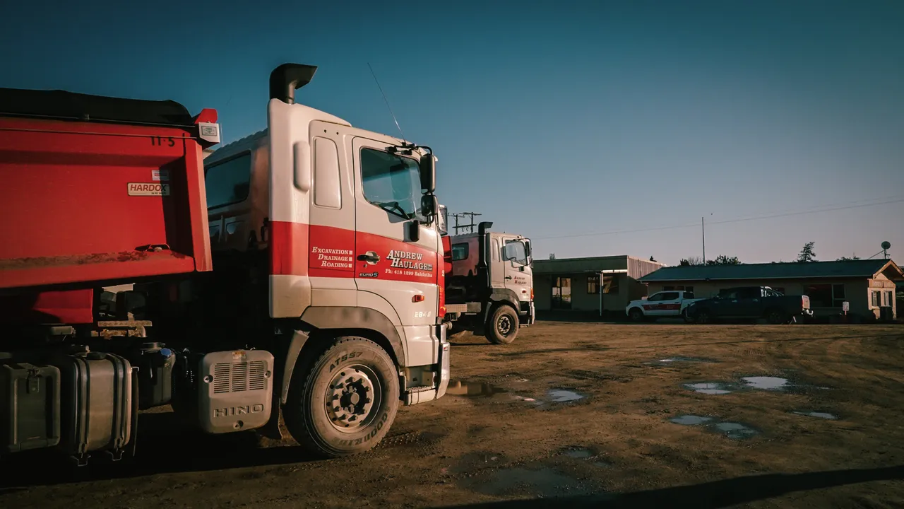 0825-Clutha-Andrew Haulage-12