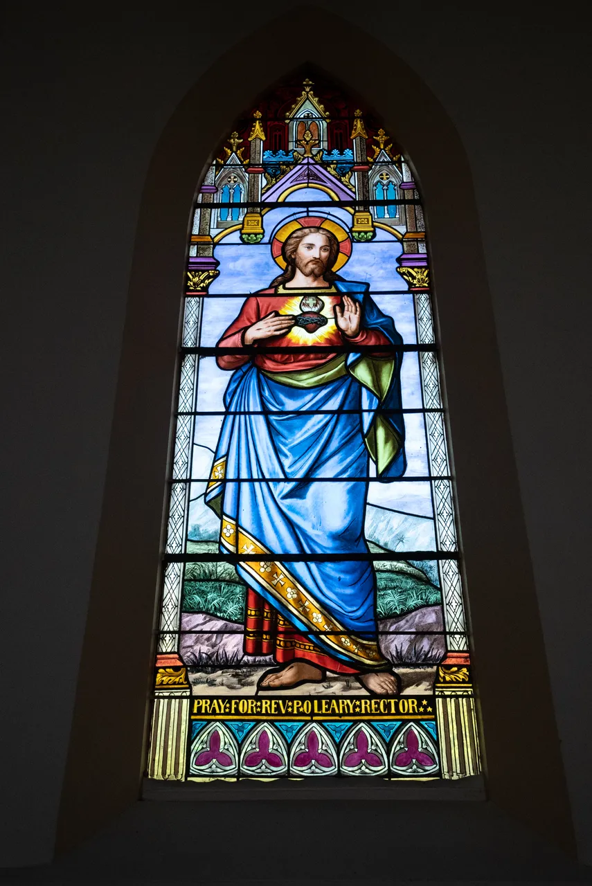 Stained glass window 