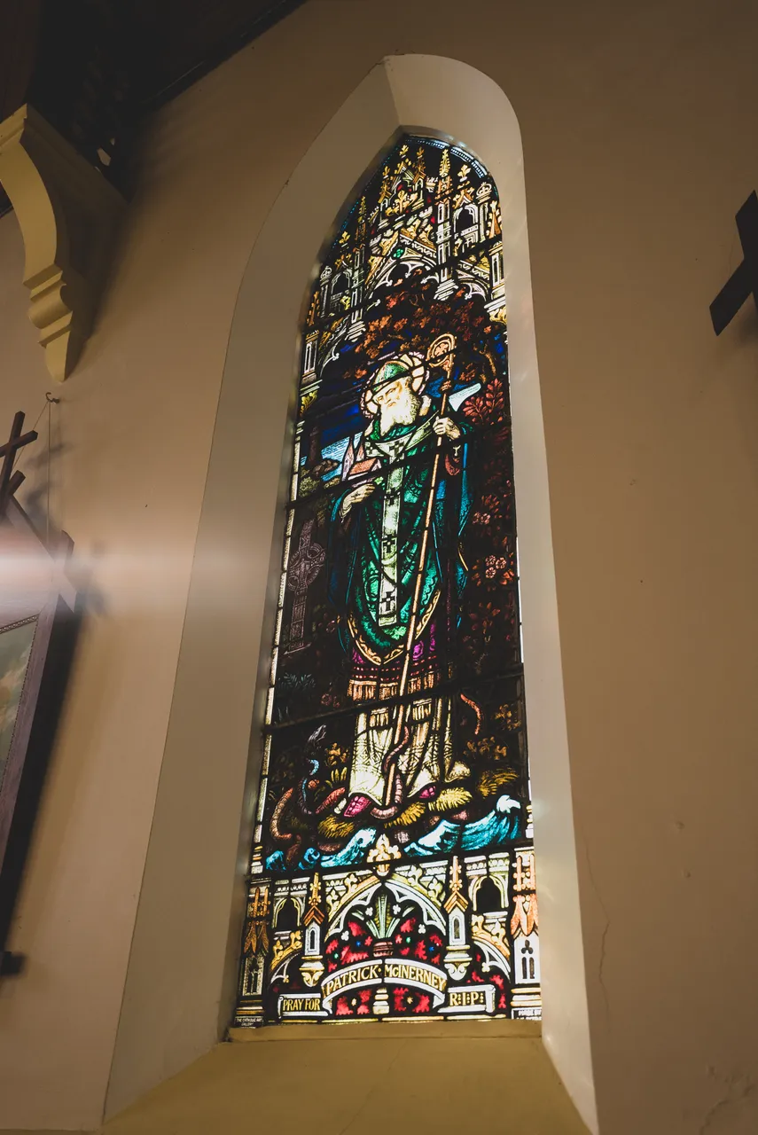 Stained glass window 