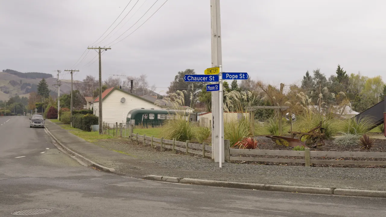 0624-Clutha-Milton-Signs-23
