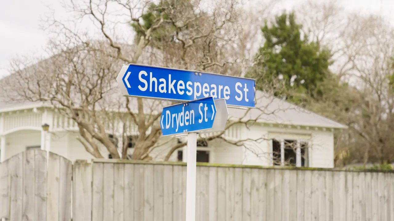 0624-Clutha-Milton-Signs-12