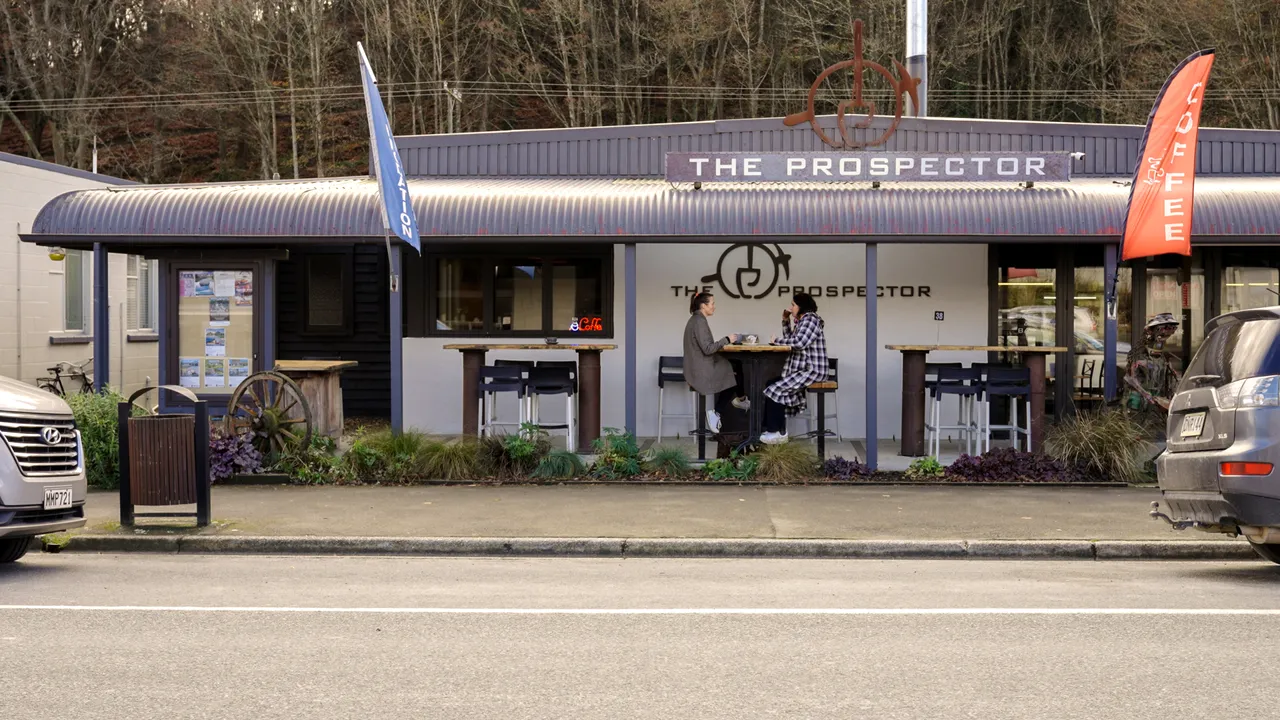 0624-Clutha-Prospector-Cafe-02