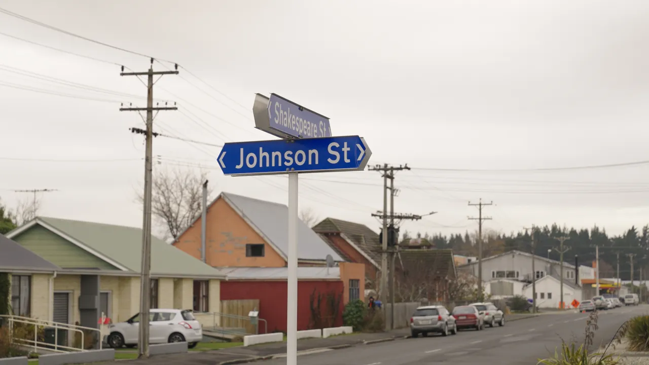 0624-Clutha-Milton-Signs-06