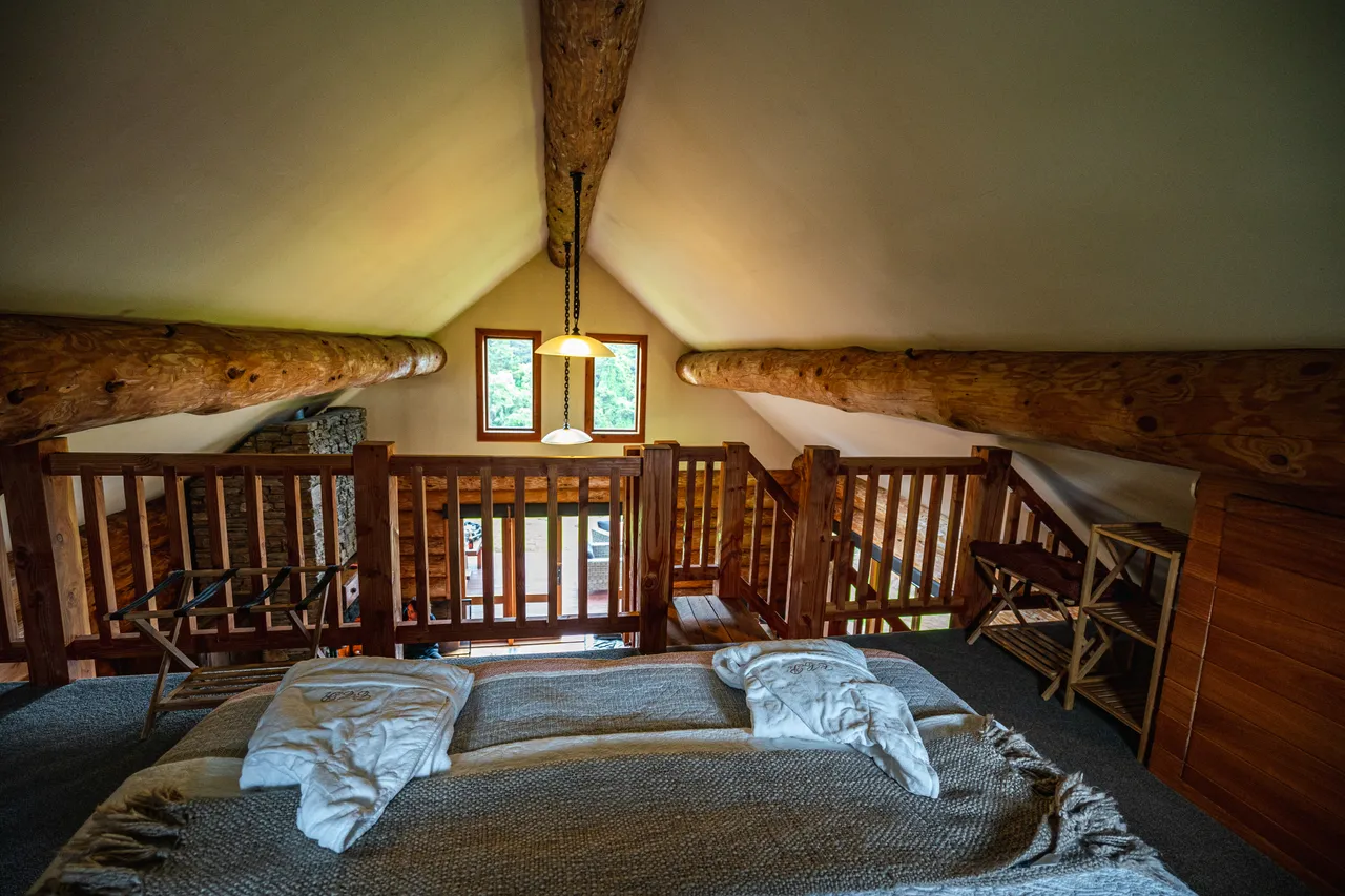Room with double bed