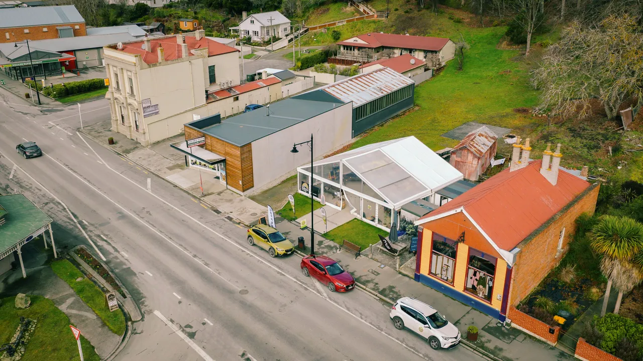 0825-Clutha-The-Village-Green-052
