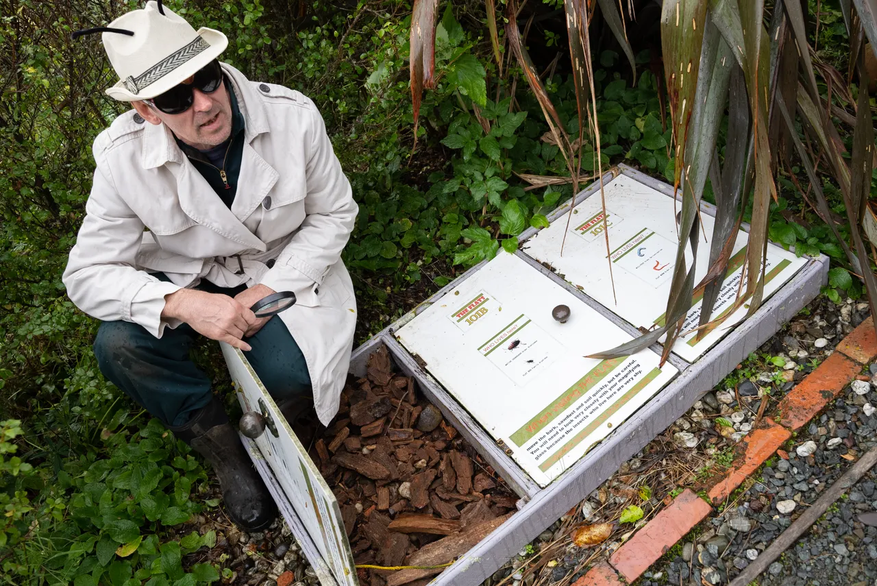 Gordon Thompson with bug house