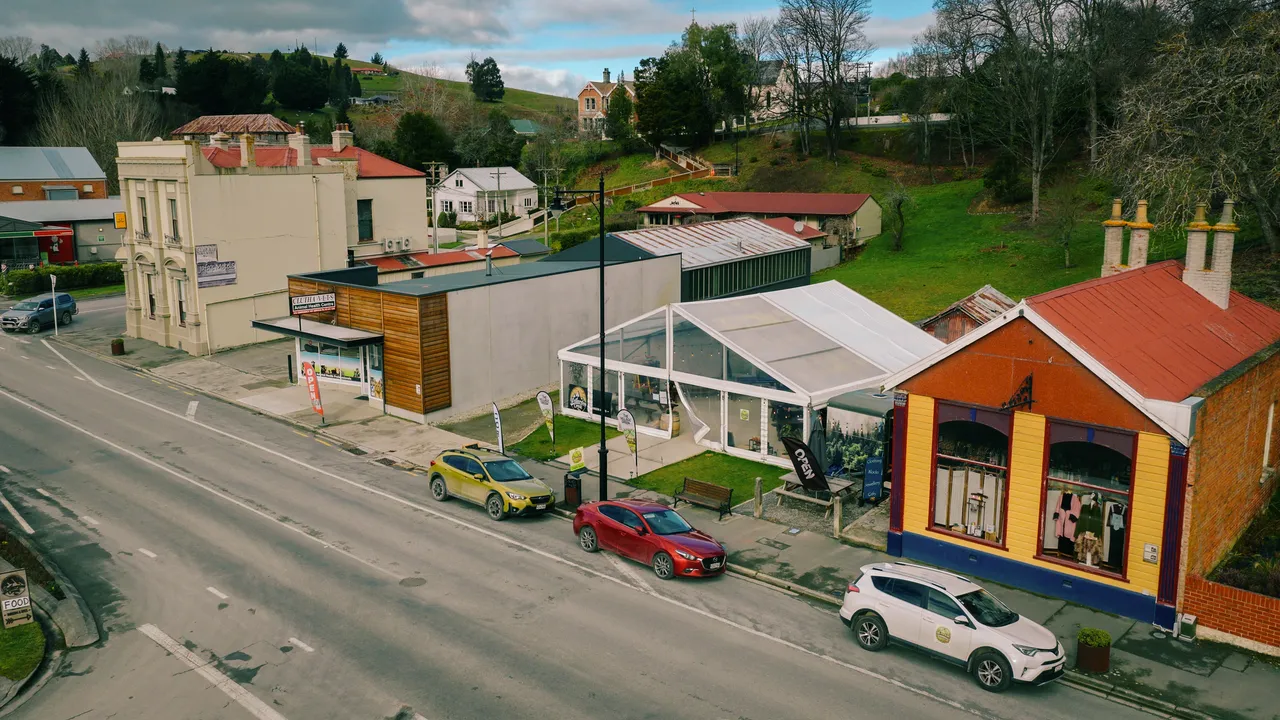 0825-Clutha-The-Village-Green-055