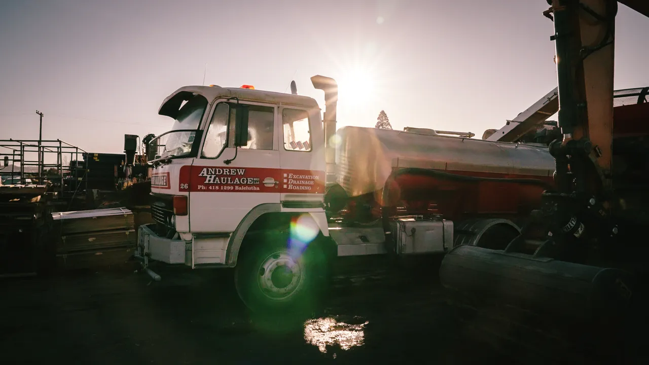 0825-Clutha-Andrew Haulage-14