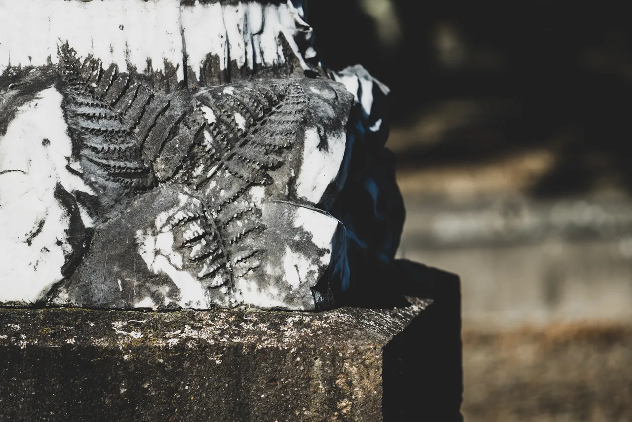 Details on headstone