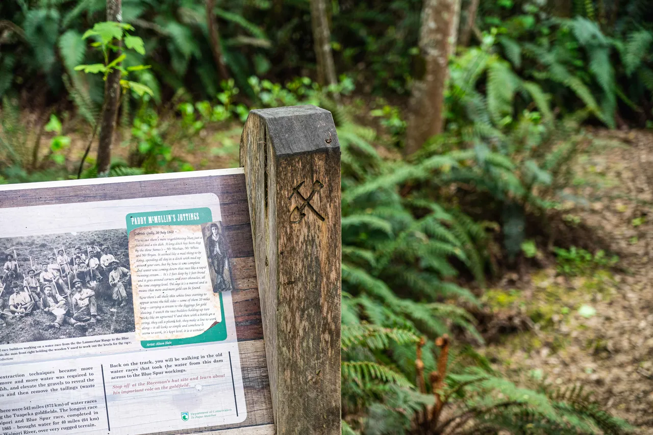 Details on wooden sign