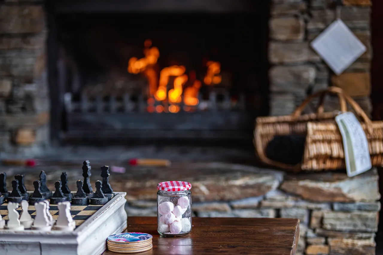 Chess and marshmallows on coffee table