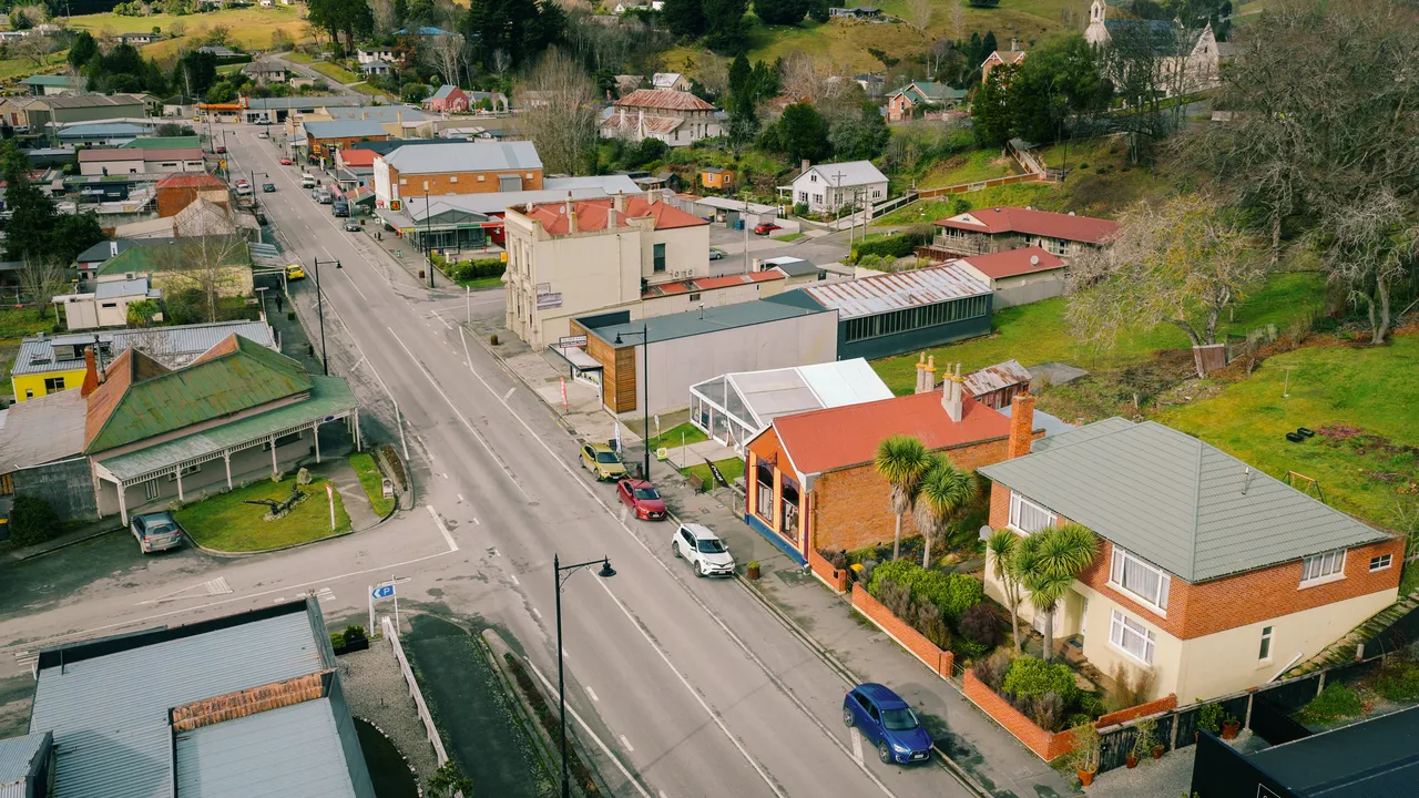0825-Clutha-The-Village-Green-053