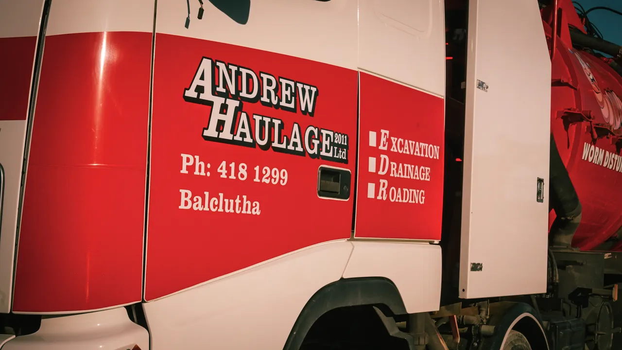 0825-Clutha-Andrew Haulage-19