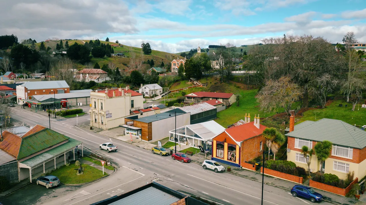 0825-Clutha-The-Village-Green-057