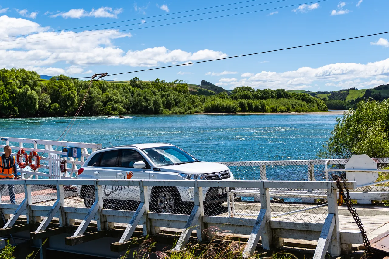 Tom Jones and car on the punt