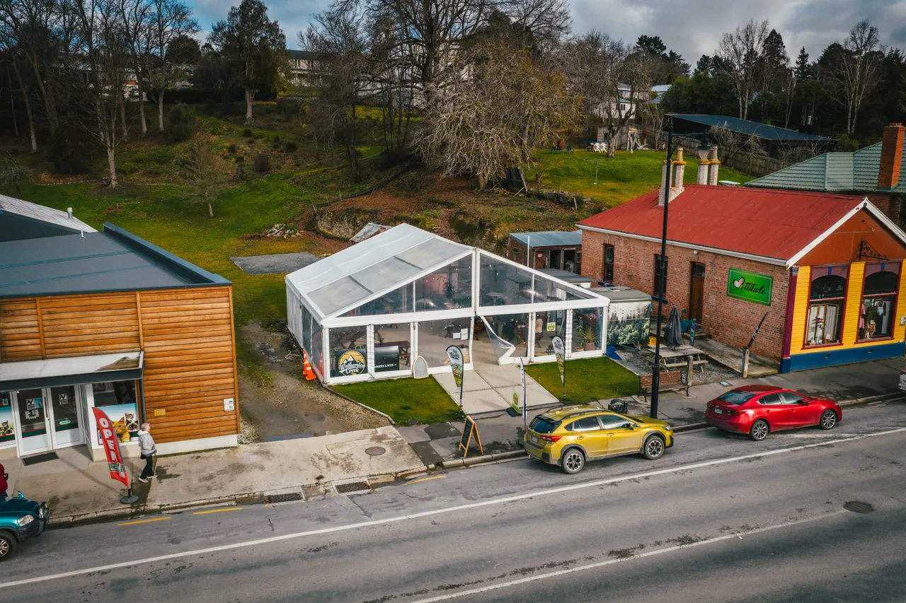0825-Clutha-The-Village-Green-048
