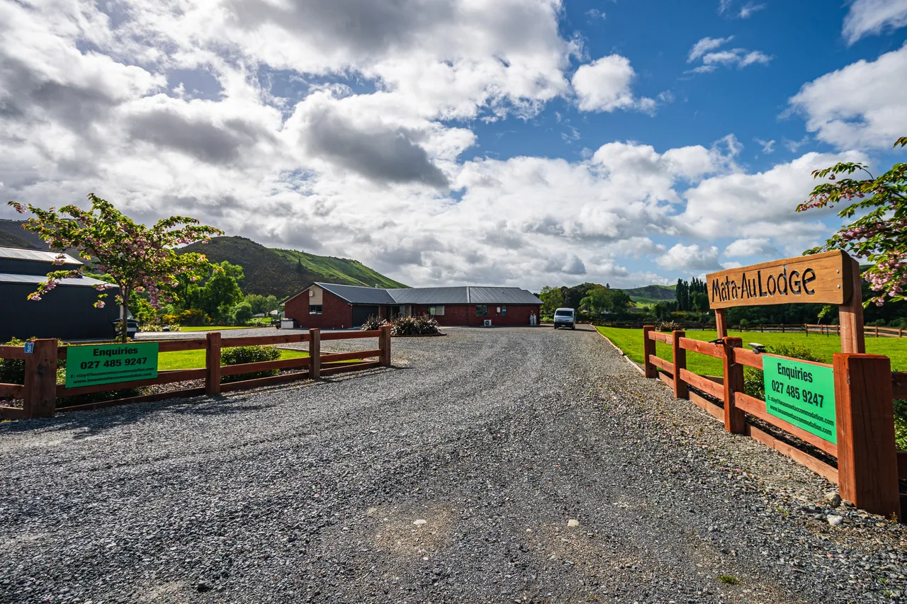 Welcome sign and driveway