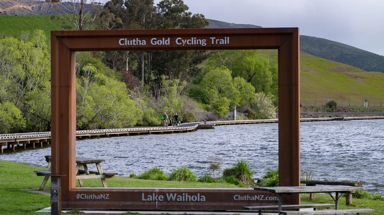 Clutha Gold Trail - Lake Waihola - Spring 2025 - credit Brook Sabin (4)