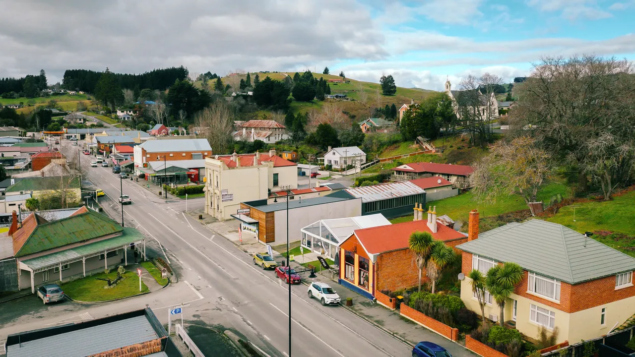 0825-Clutha-The-Village-Green-058