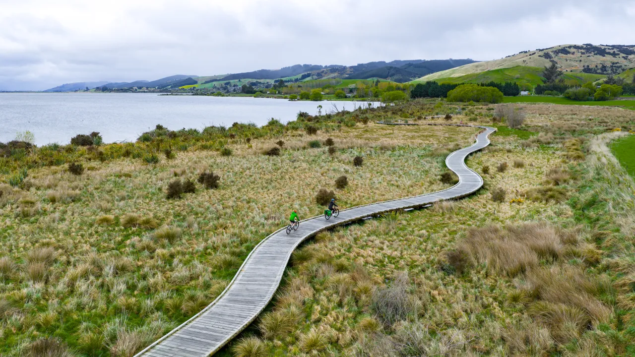 Clutha Gold Trail - Lake Waihola - Spring 2025 - credit Brook Sabin (17)