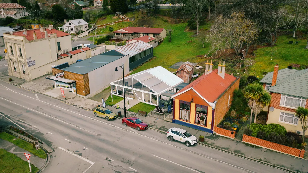 0825-Clutha-The-Village-Green-056