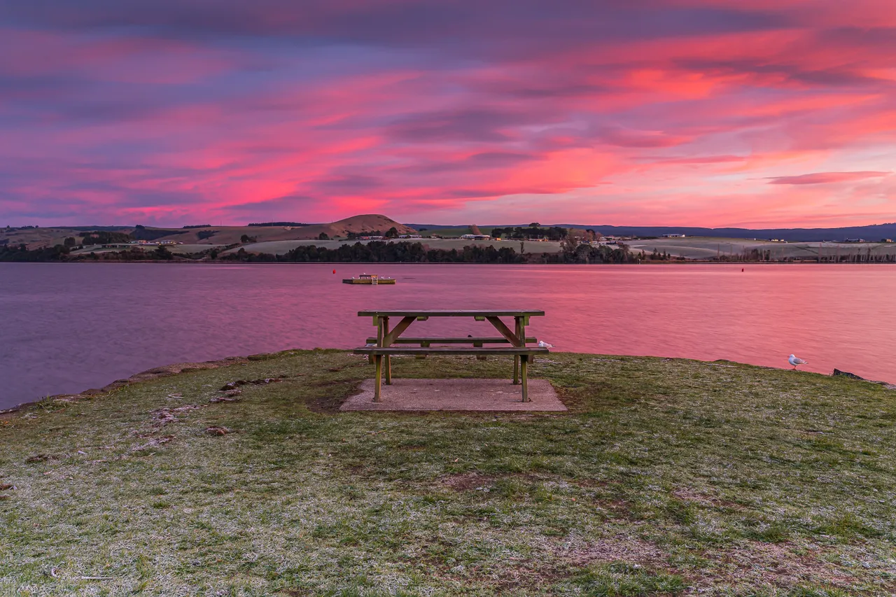 Picnic Table Lake Waihola