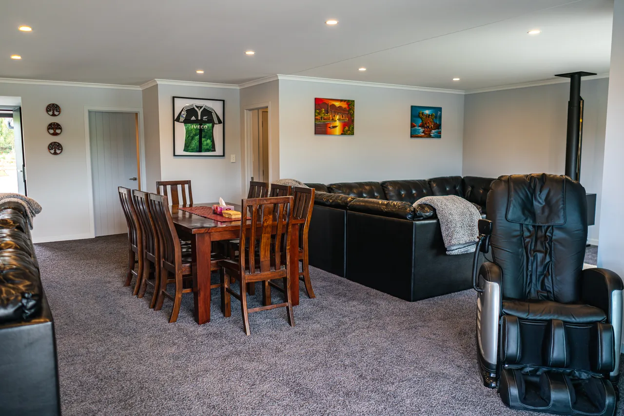 Living and dining room area 