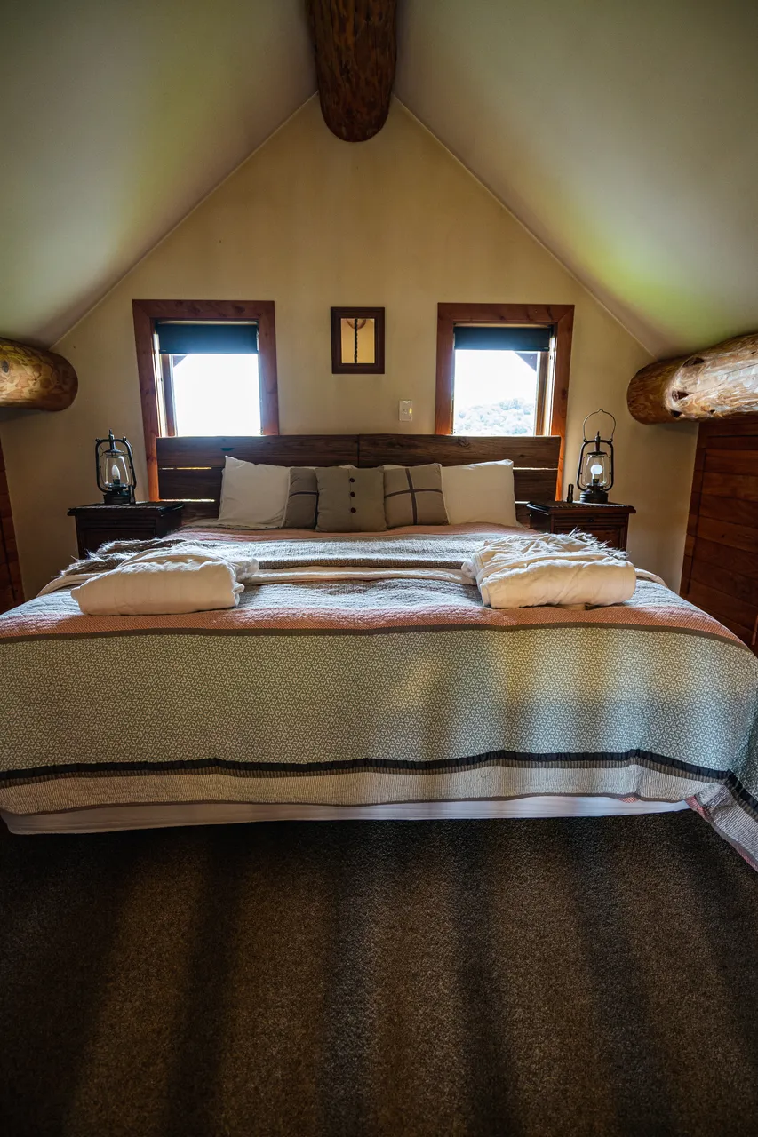 Room with double bed