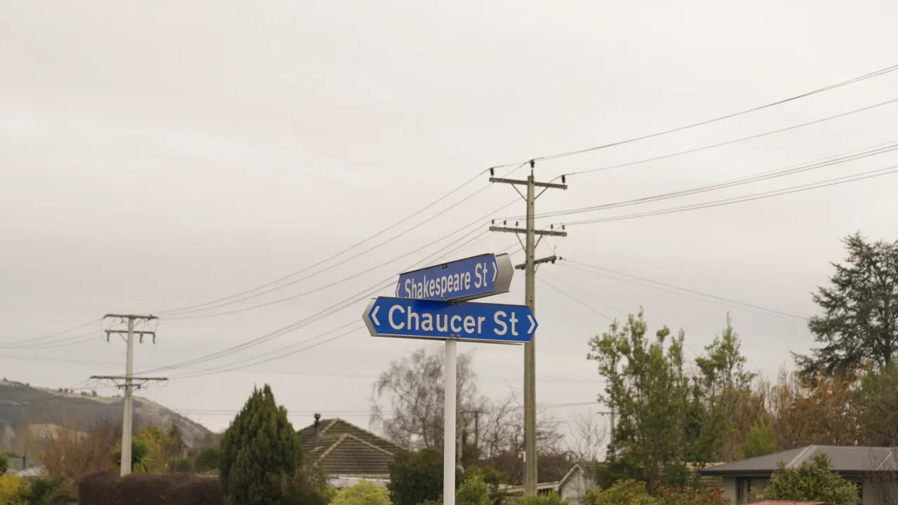 0624-Clutha-Milton-Signs-09