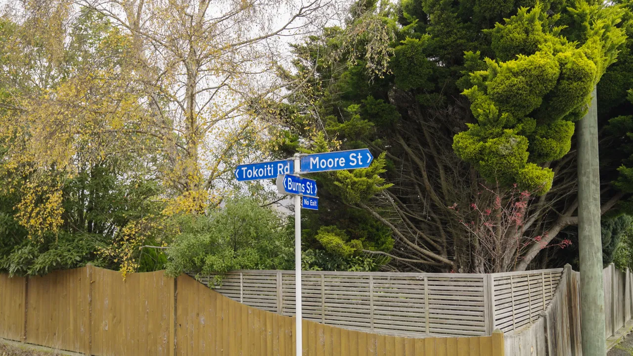 0624-Clutha-Milton-Signs-19