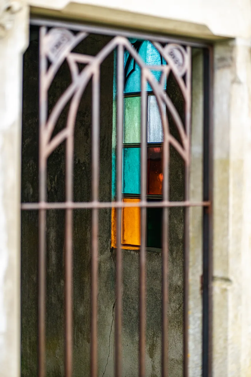 Stained glass window 