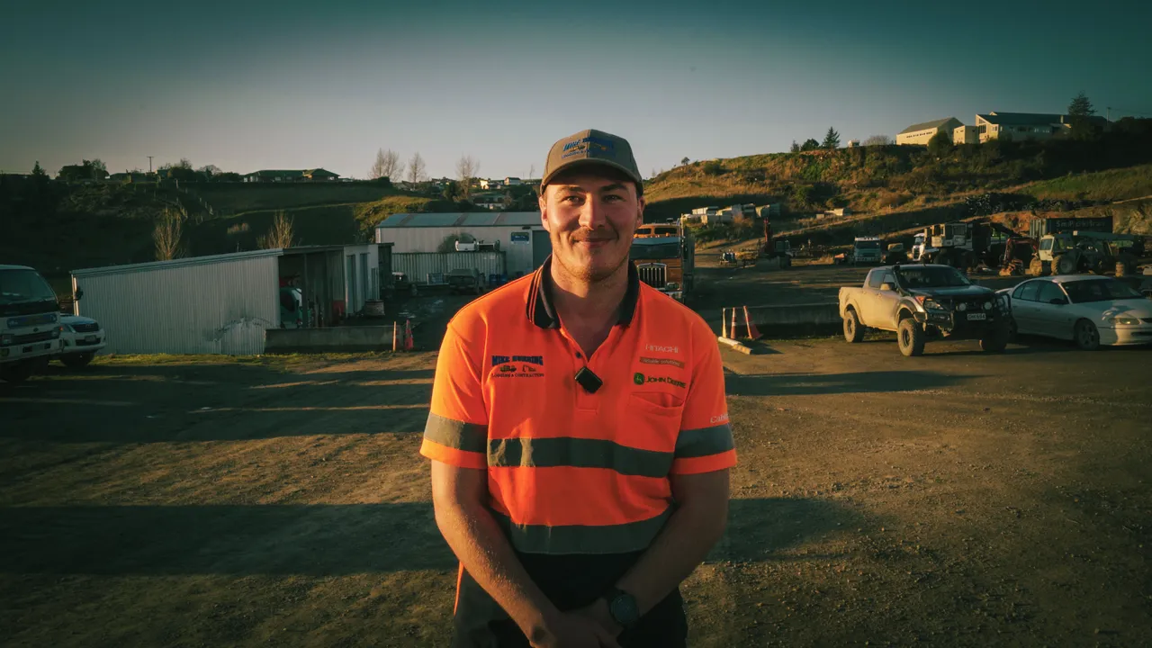 0825-Clutha-Mike-Hurring-11