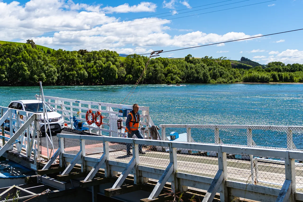 Tom Jones and car on the punt