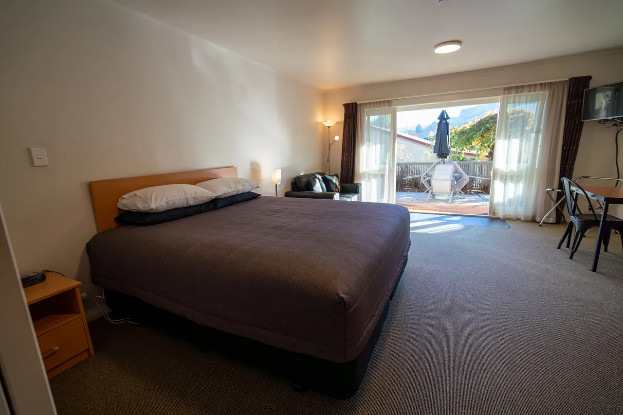 Room with double bed
