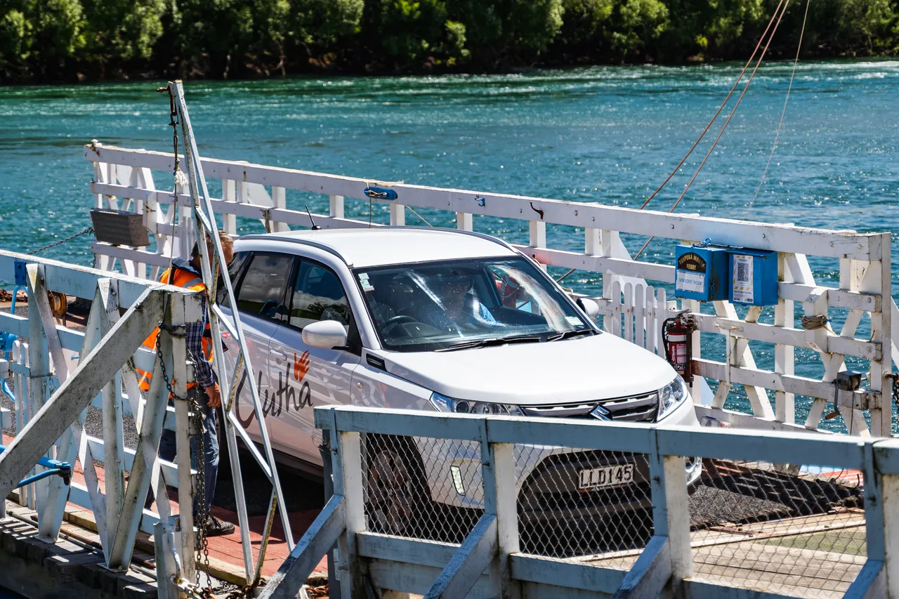Tom Jones and car on the punt