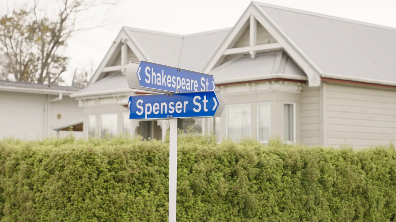 0624-Clutha-Milton-Signs-05